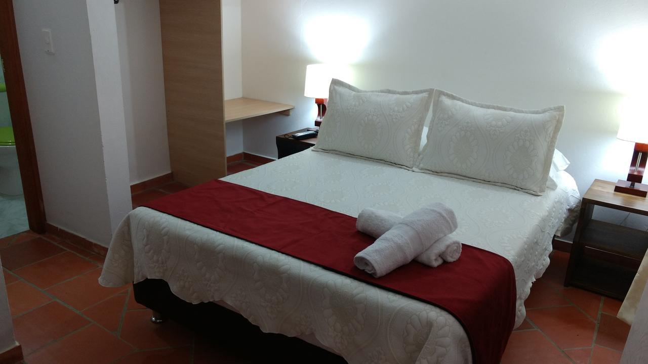 Apartahotel La Gran Familia Villa de Leyva Buitenkant foto