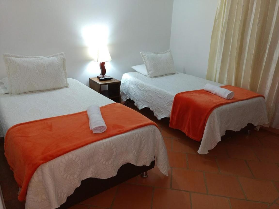 Apartahotel La Gran Familia Villa de Leyva Buitenkant foto